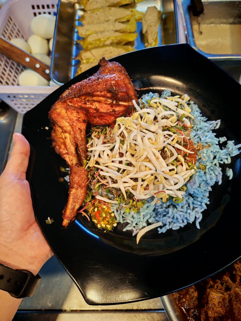 Nasi Kerabu Ayam Berempah