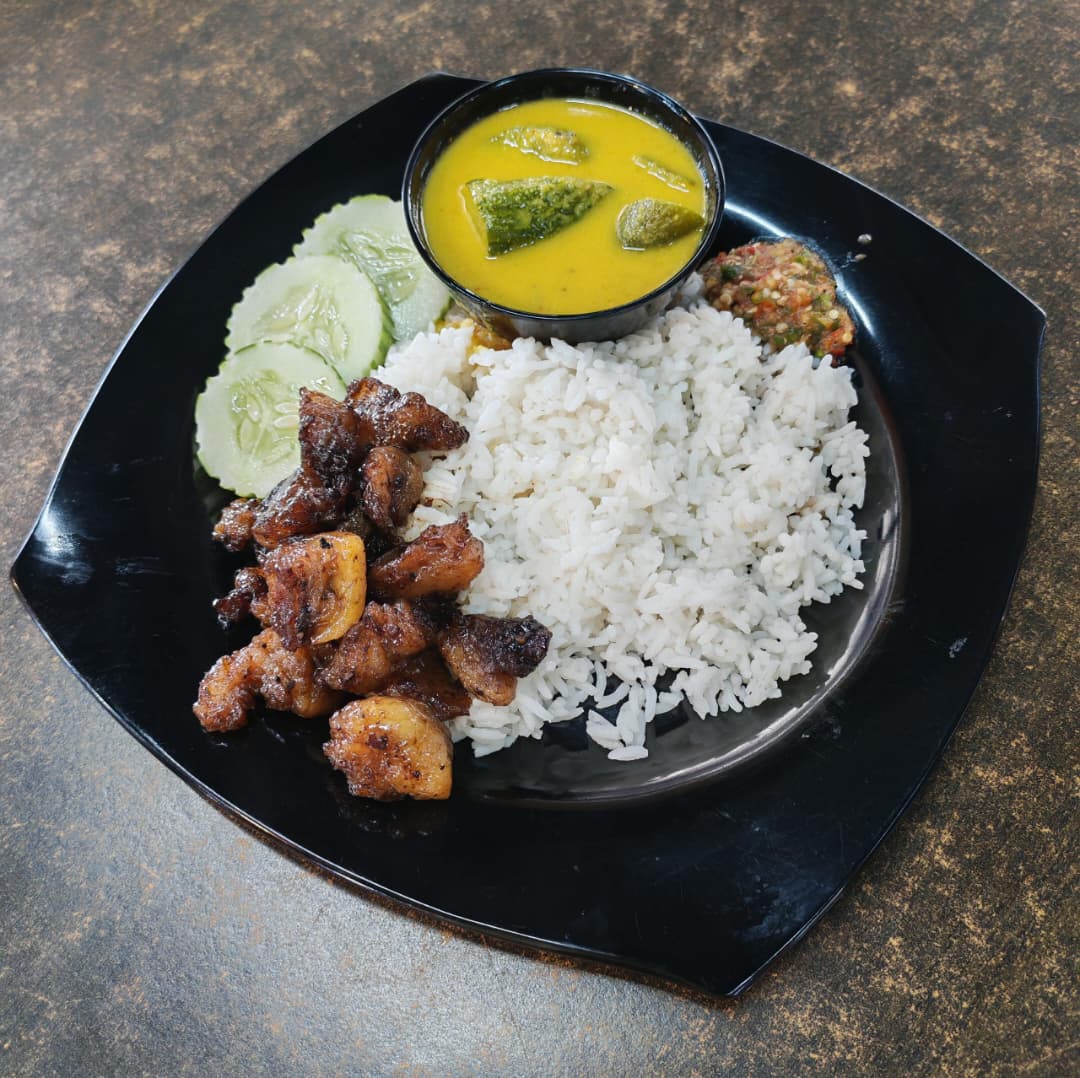 Nasi Berlauk Lemak Bakar