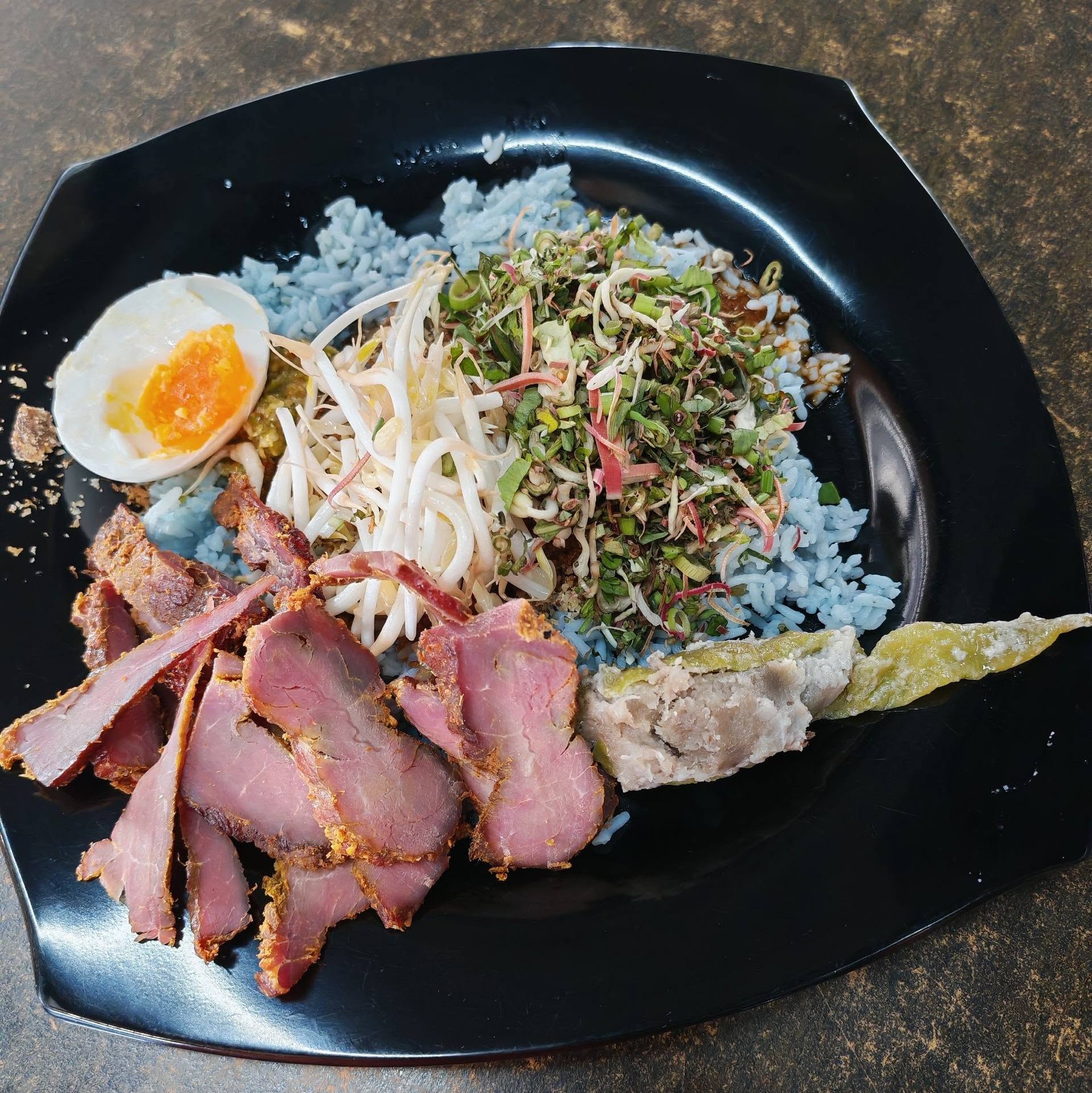 Nasi Kerabu Daging
